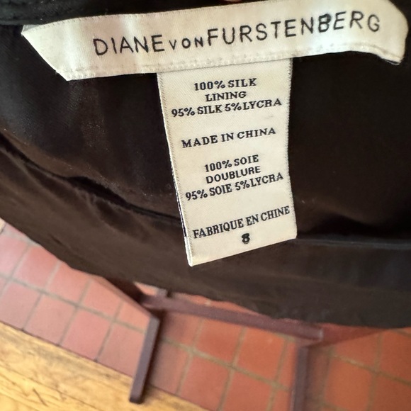 Dianne von Furstenberg silk top size 8 in great condition - Picture 3 of 4